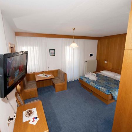 Hotel Ladina Campitello di Fassa Eksteriør billede