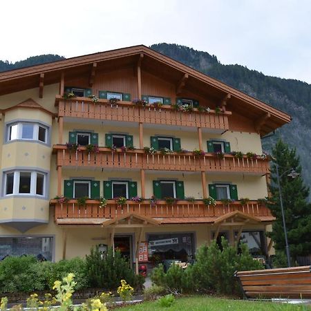 Hotel Ladina Campitello di Fassa Eksteriør billede