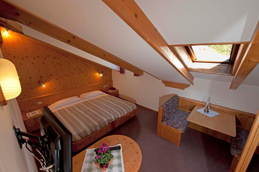 Hotel Ladina Campitello di Fassa Eksteriør billede
