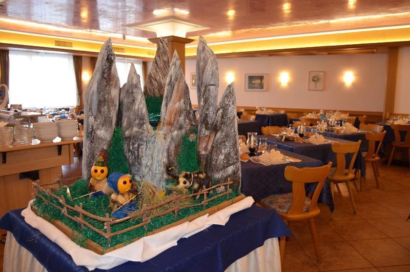 Hotel Ladina Campitello di Fassa Eksteriør billede