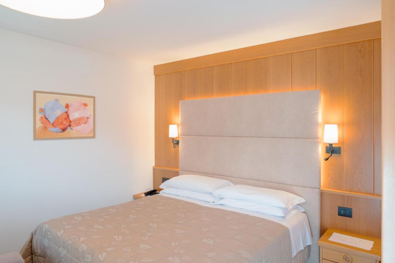 Hotel Ladina Campitello di Fassa Eksteriør billede