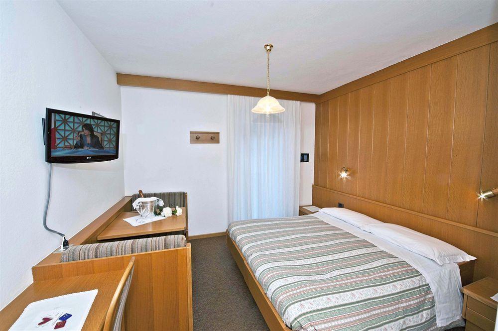 Hotel Ladina Campitello di Fassa Eksteriør billede