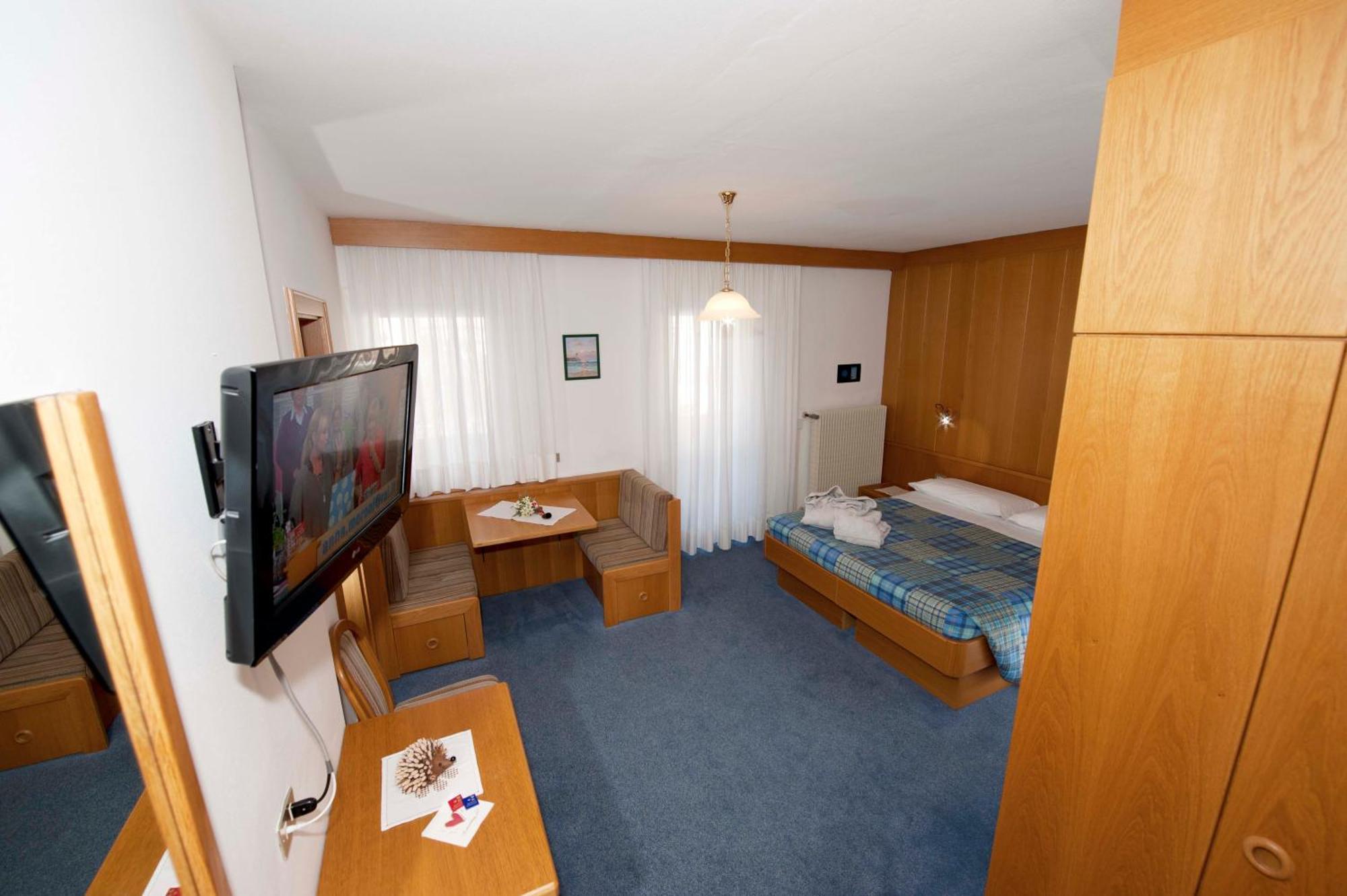 Hotel Ladina Campitello di Fassa Eksteriør billede