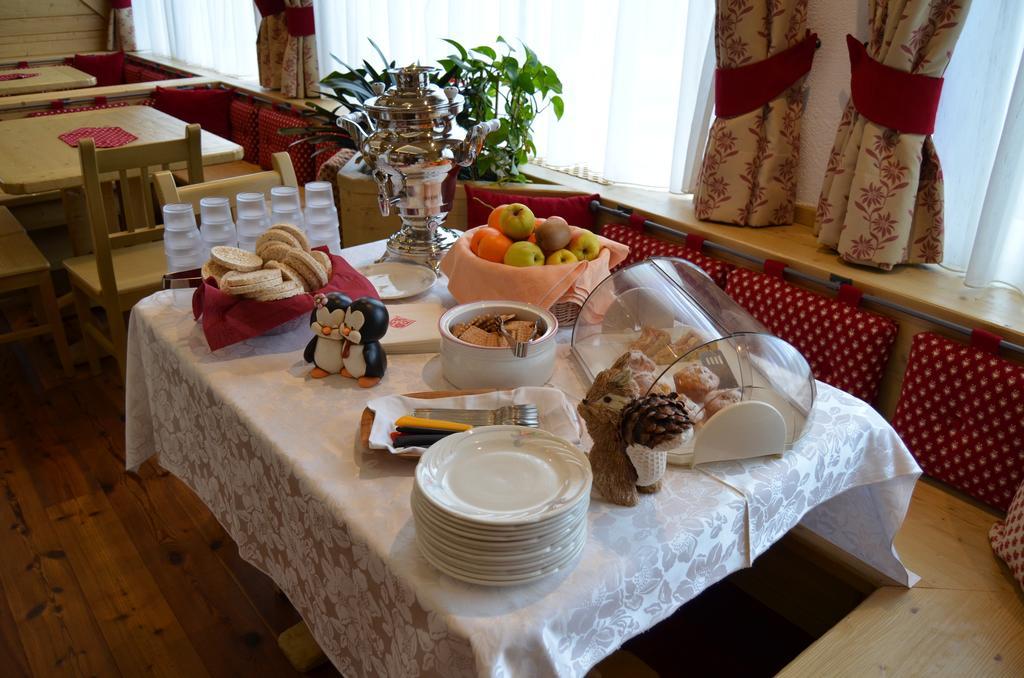 Hotel Ladina Campitello di Fassa Eksteriør billede