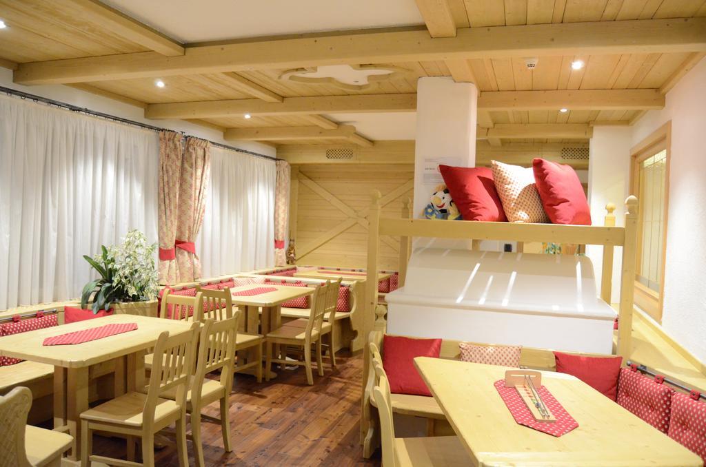 Hotel Ladina Campitello di Fassa Eksteriør billede
