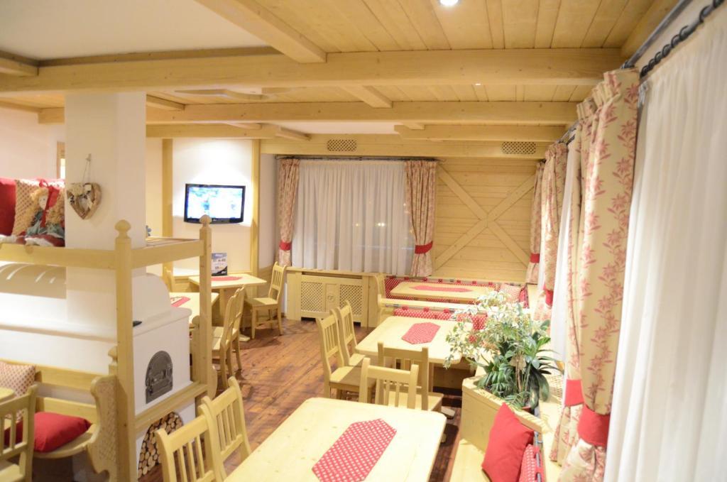 Hotel Ladina Campitello di Fassa Eksteriør billede