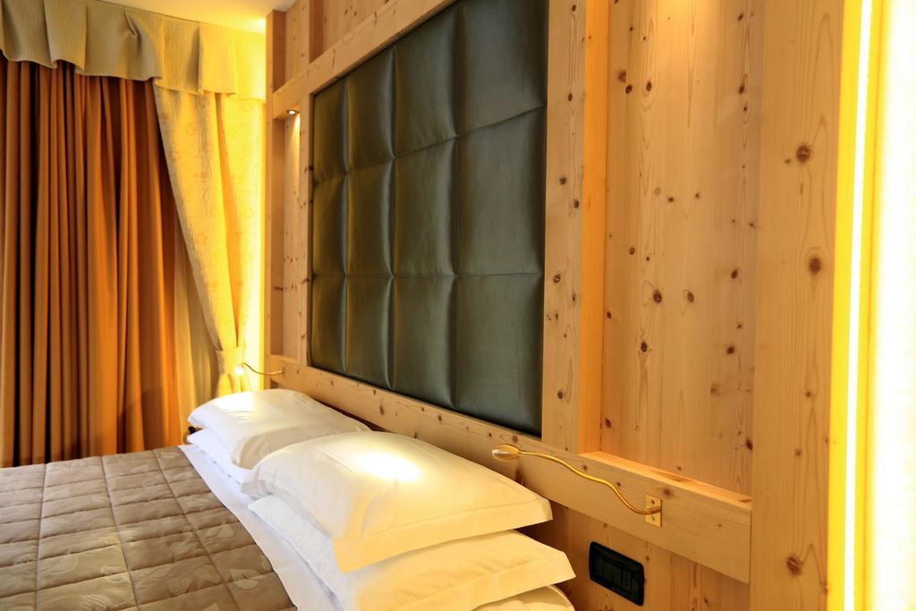 Hotel Ladina Campitello di Fassa Værelse billede