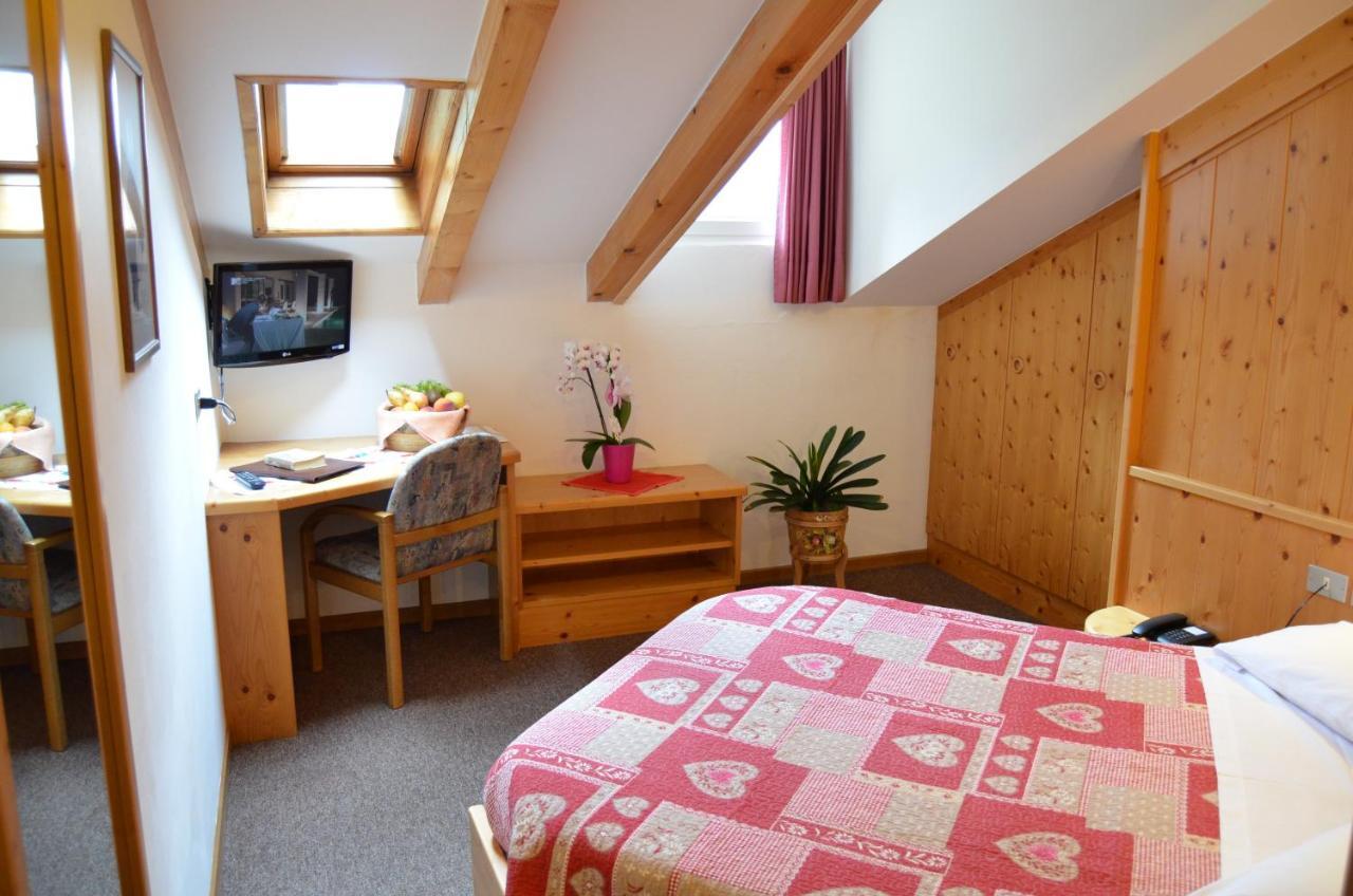Hotel Ladina Campitello di Fassa Eksteriør billede